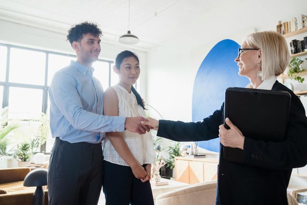 Éventail publicitaire pas cher : style et praticité réunis
