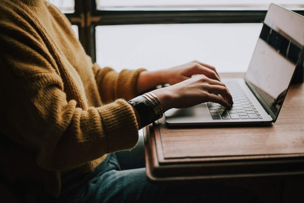 Quelle formation pour aider les artisans à naviguer dans les réglementations locales et nationales?