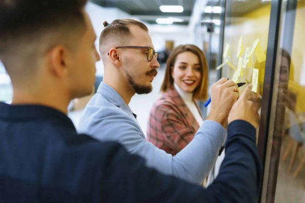 Comment mettre en place une stratégie de marketing basée sur l'intelligence artificielle pour une startup technologique ?