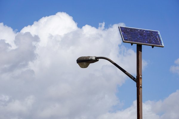 Eclairage public solaire : un choix évident pour un parking extérieur